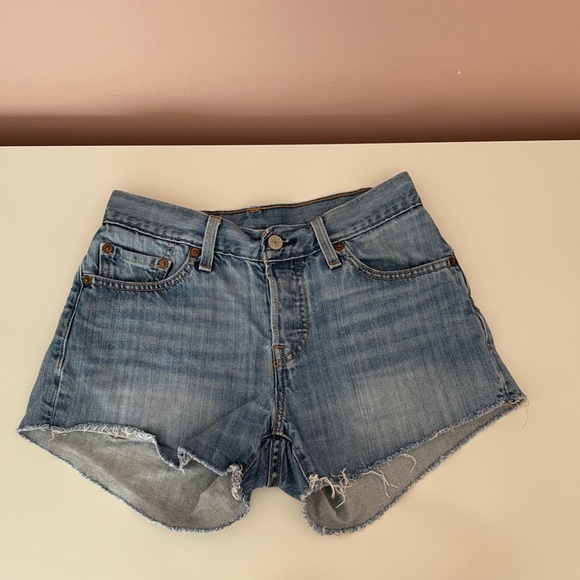 Levi’s 501 Jean shorts - size 24 - Picture 2 of 5